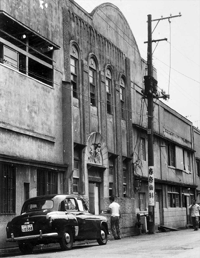 1923年（大正11年）に起きた関東大震災の後には、神田神保町界隈ではこのような石造りの洋風建築が盛んに建てられた。